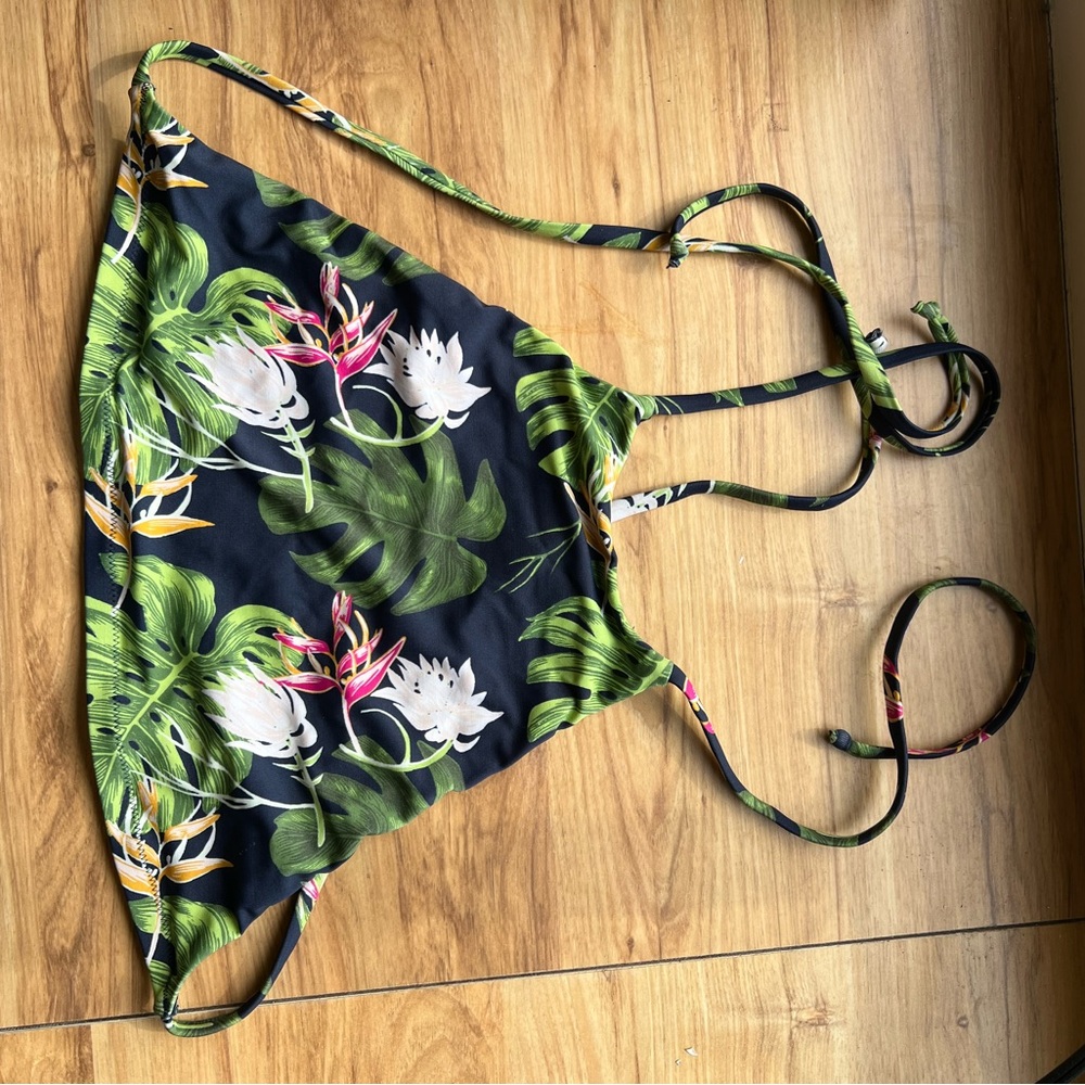 Lively Tropical Print Bikini Top - Black and Green